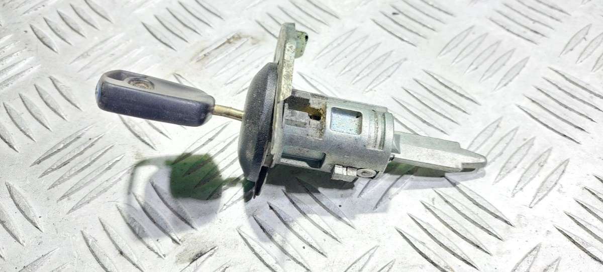 Форд транзит личинки замков дверей. Ford Transit личинка дверь